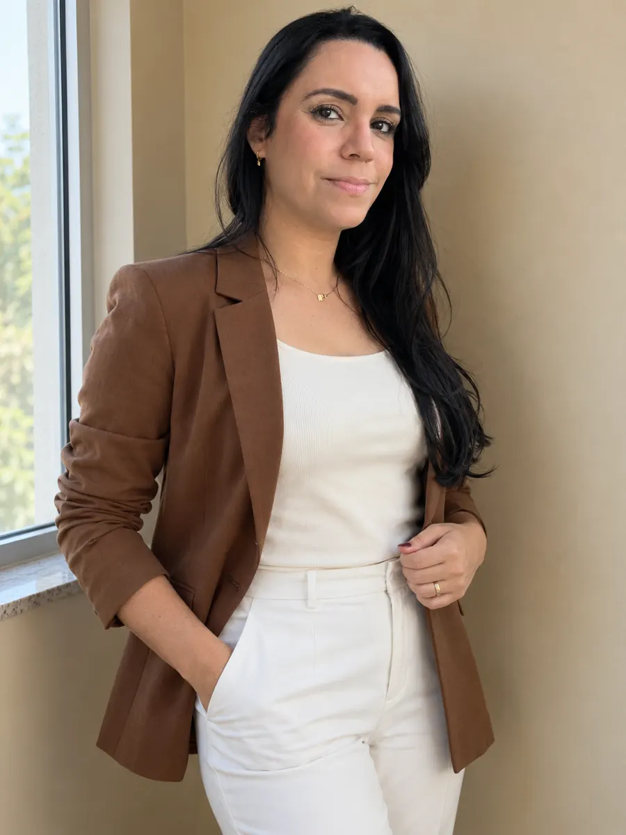 Retrato profissional com blazer marrom